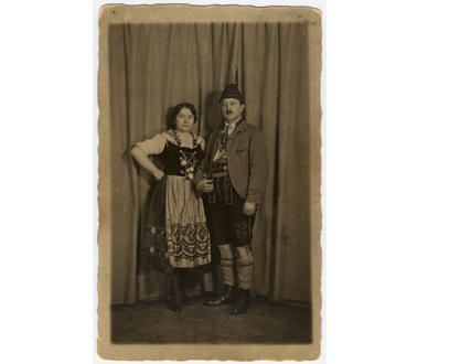 Germany – Circa 1922-1933: Frieda and Max Hanauer pose in their lederhosen and dirndl. Photo: © United States Holocaust Memorial Museum, courtesy of Terri Brahm.