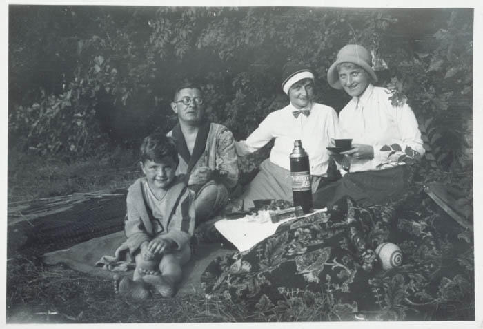 Berlin, Germany - 1932: Fritz Glueckstein (left) on a picnic with his family. Photo: United States Holocaust Memorial Museum.