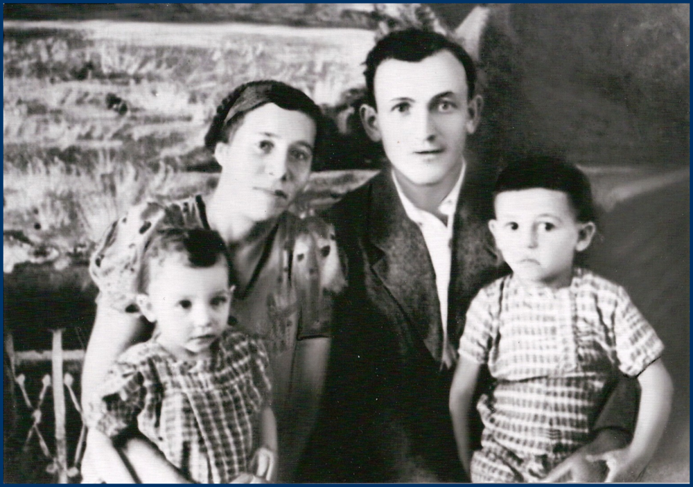 Hershel Greenblat with parents and baby sister